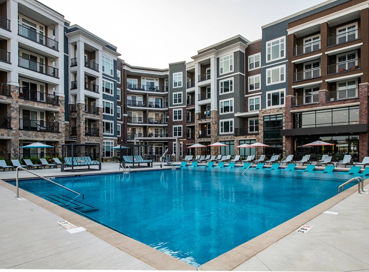 Swimming Pool Lenexa Apartments